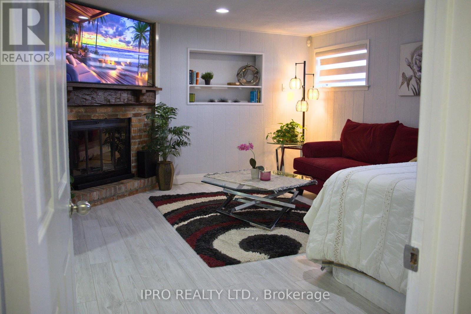 












31 STIRLING MACGREGOR DRIVE

,
Cambridge,




Ontario
N1S4N4

