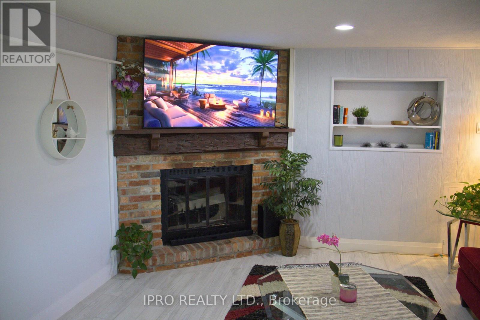 












31 STIRLING MACGREGOR DRIVE

,
Cambridge,




Ontario
N1S4N4


