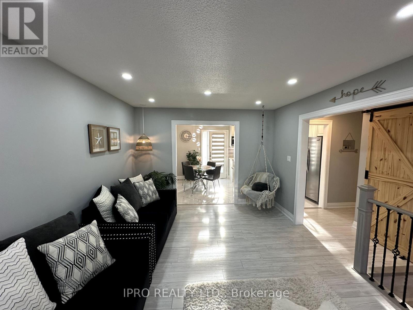 












31 STIRLING MACGREGOR DRIVE

,
Cambridge,




Ontario
N1S4N4

