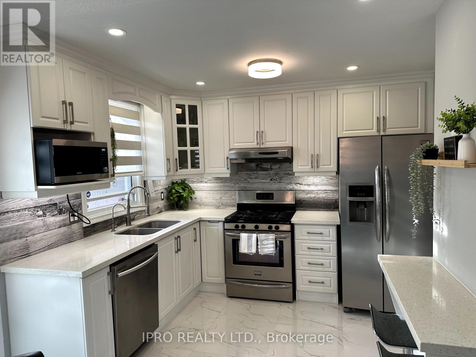 












31 STIRLING MACGREGOR DRIVE

,
Cambridge,




Ontario
N1S4N4

