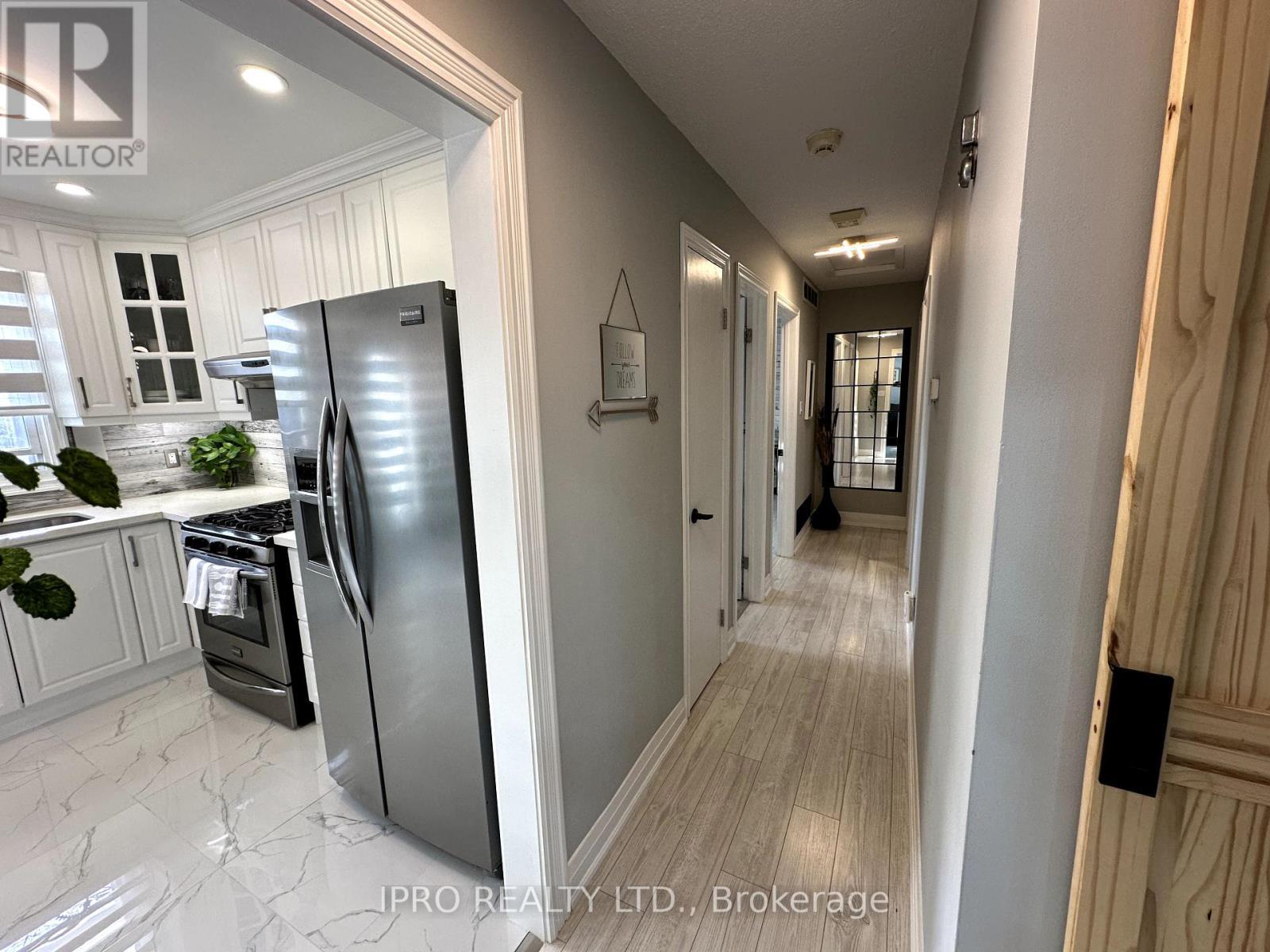 












31 STIRLING MACGREGOR DRIVE

,
Cambridge,




Ontario
N1S4N4

