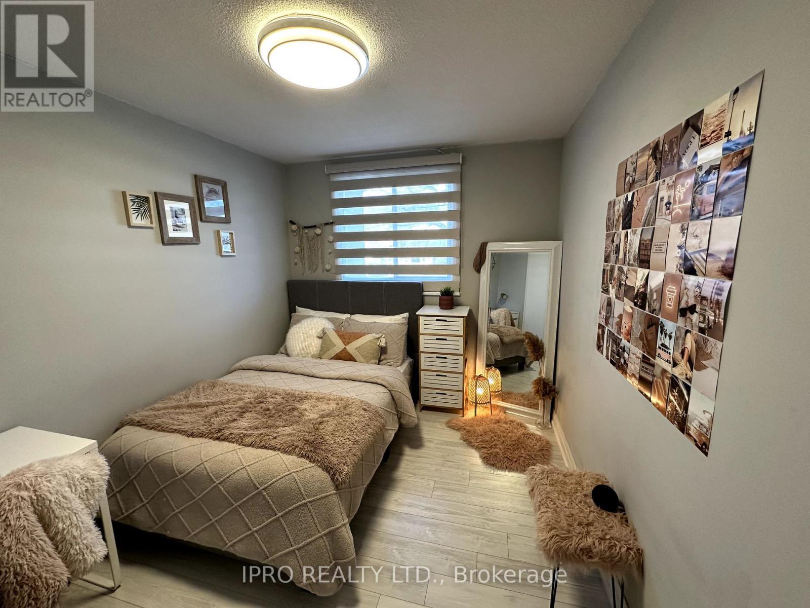 












31 STIRLING MACGREGOR DRIVE

,
Cambridge,




Ontario
N1S4N4

