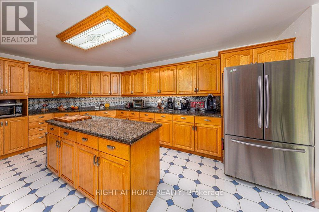 












550 QUEEN STREET E

,
Gananoque,




Ontario
K7G2B1

