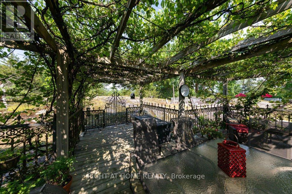












550 QUEEN STREET E

,
Gananoque,




Ontario
K7G2B1

