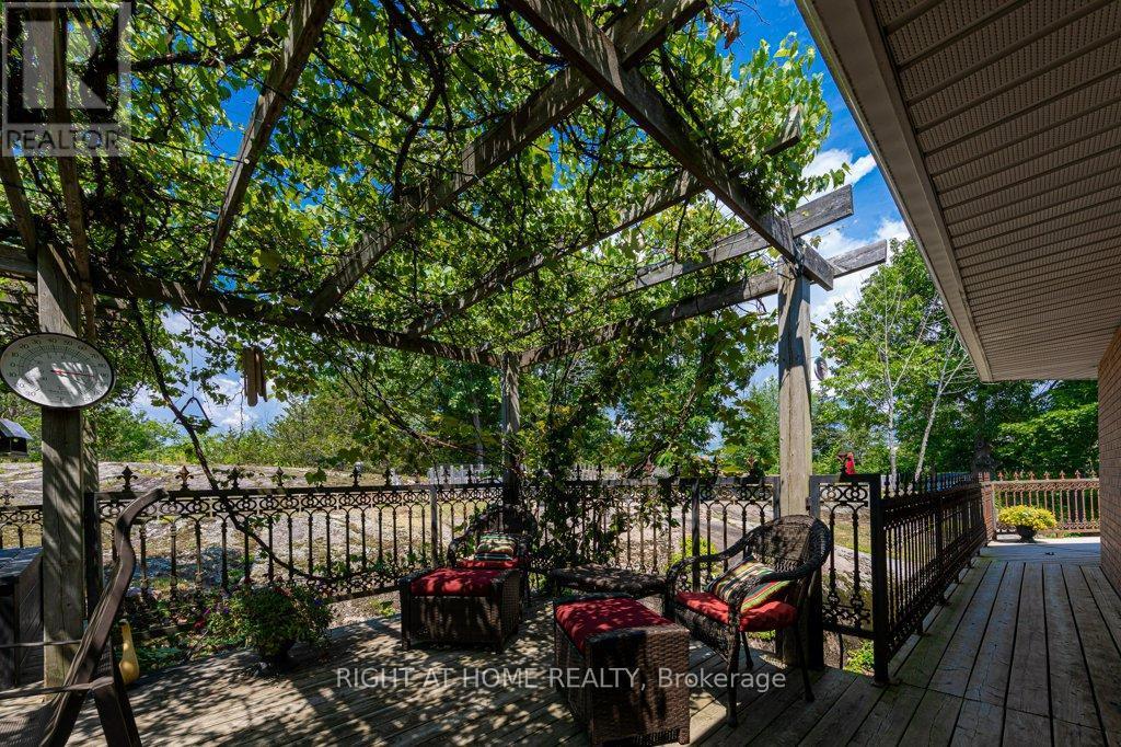 












550 QUEEN STREET E

,
Gananoque,




Ontario
K7G2B1


