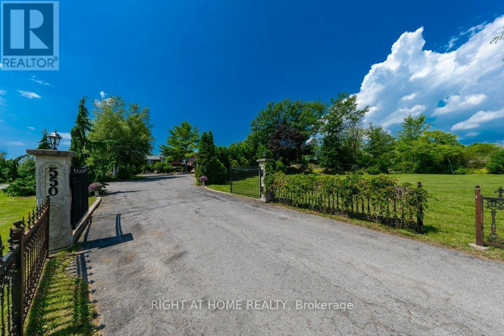 












550 QUEEN STREET E

,
Gananoque,




Ontario
K7G2B1

