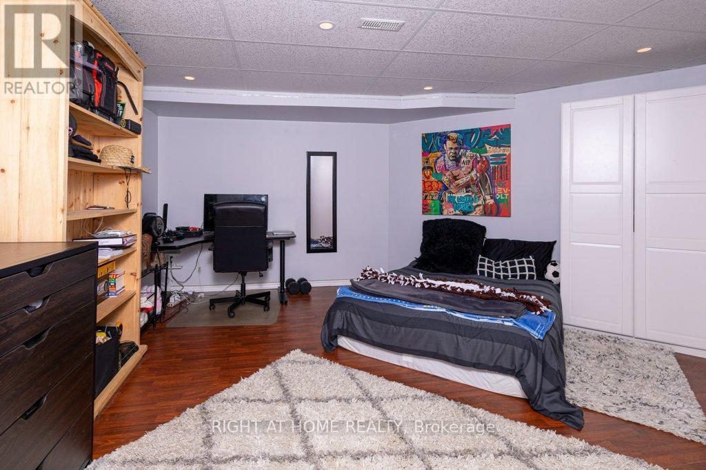 












550 QUEEN STREET E

,
Gananoque,




Ontario
K7G2B1

