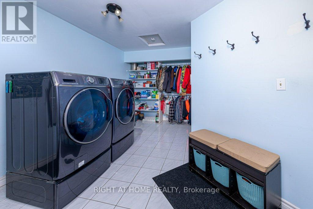 












550 QUEEN STREET E

,
Gananoque,




Ontario
K7G2B1

