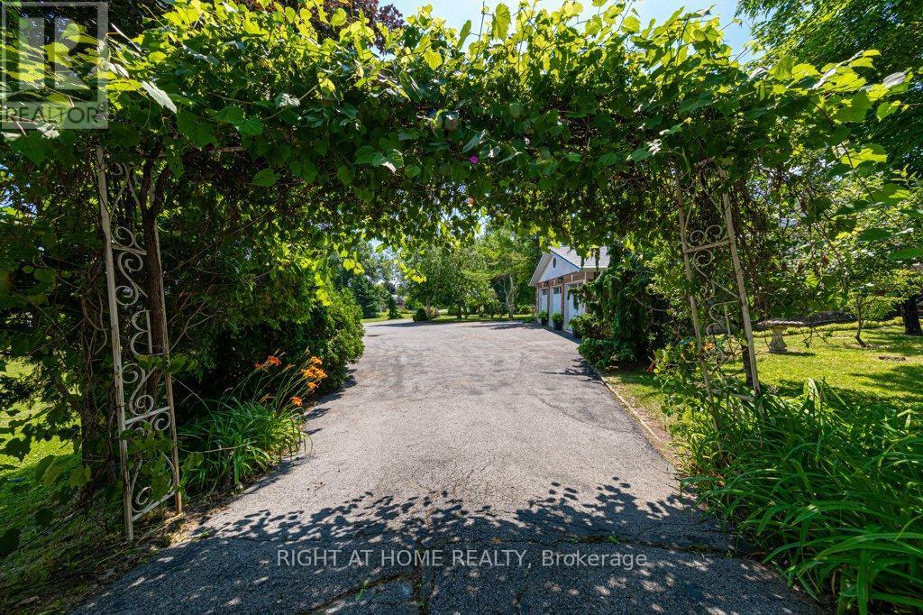 












550 QUEEN STREET E

,
Gananoque,




Ontario
K7G2B1

