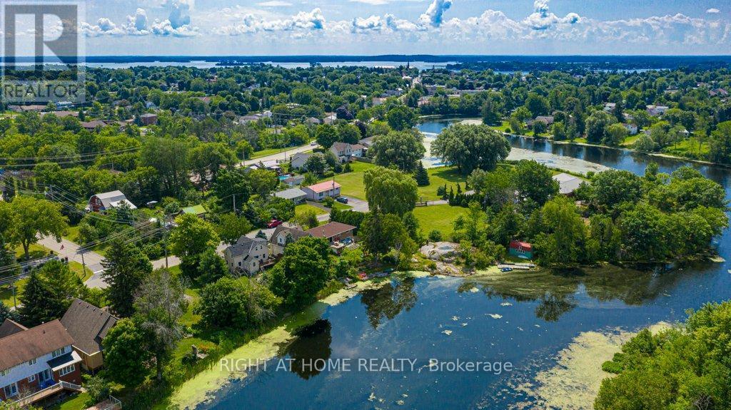 












550 QUEEN STREET E

,
Gananoque,




Ontario
K7G2B1

