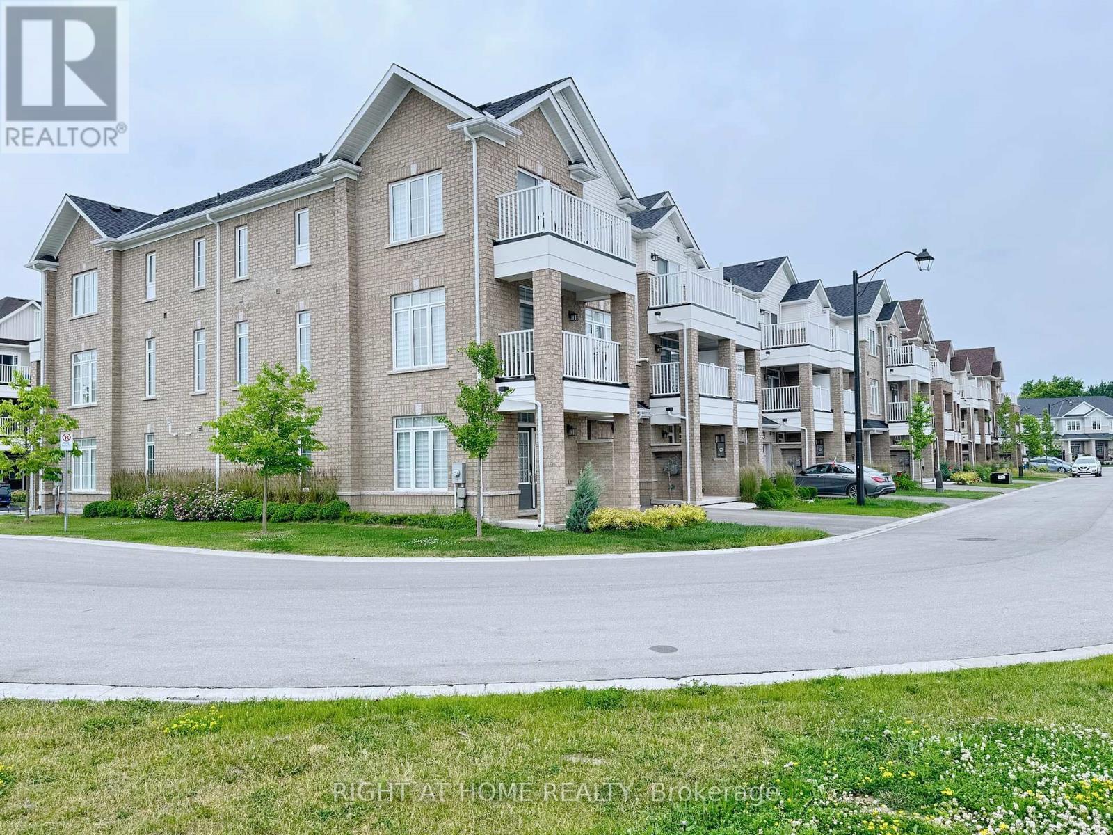 












39 - 113 HARTLEY AVENUE

,
Brant (Paris),




Ontario
N3L0K8

