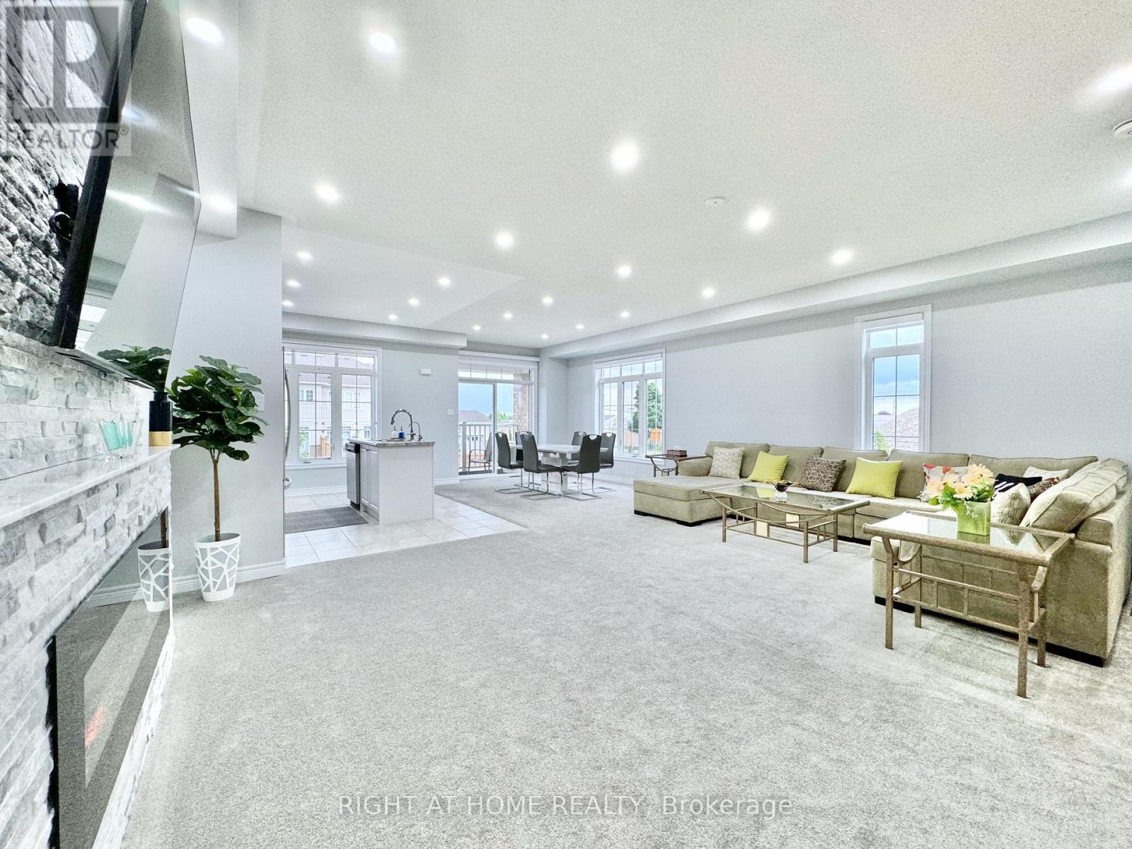 












39 - 113 HARTLEY AVENUE

,
Brant (Paris),




Ontario
N3L0K8

