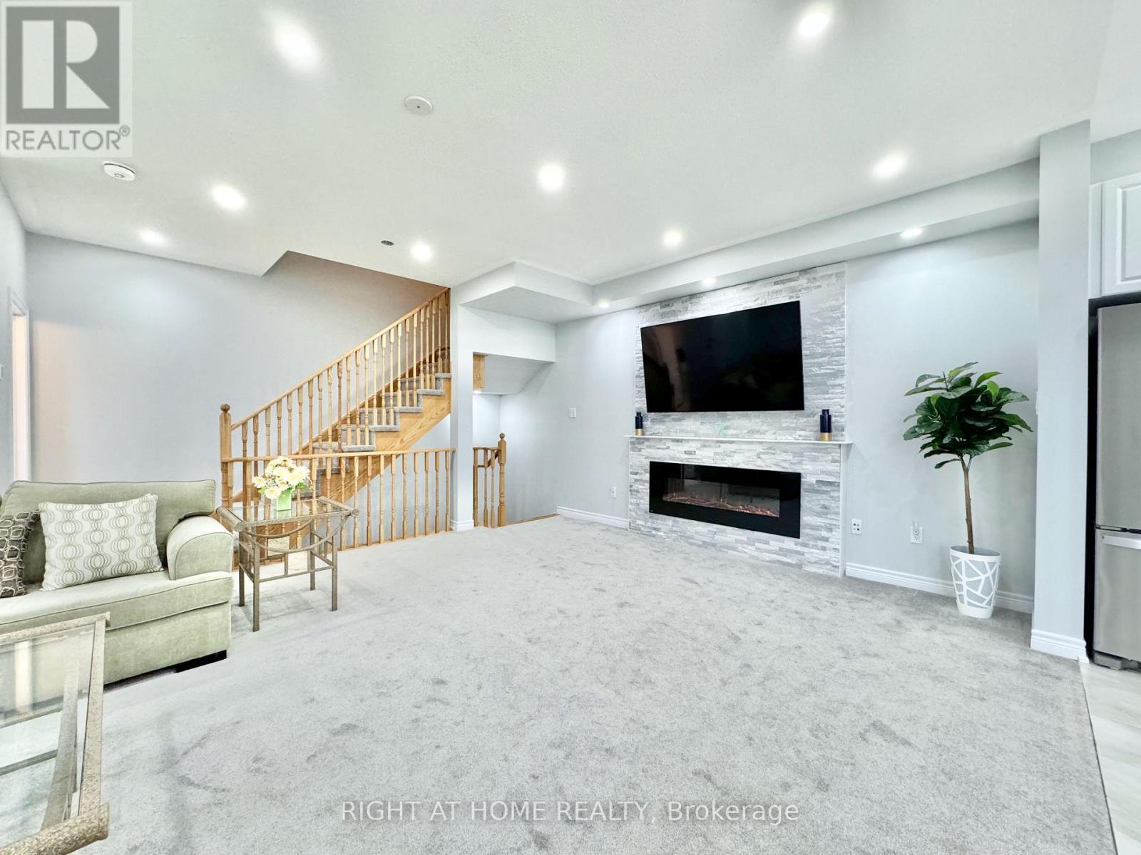 












39 - 113 HARTLEY AVENUE

,
Brant (Paris),




Ontario
N3L0K8

