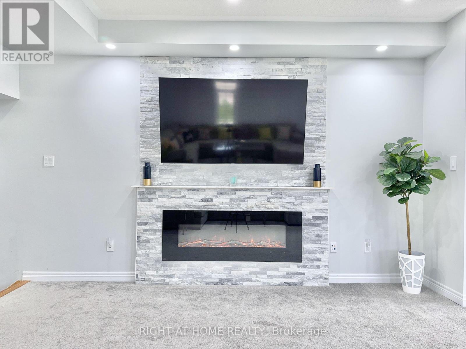 












39 - 113 HARTLEY AVENUE

,
Brant (Paris),




Ontario
N3L0K8

