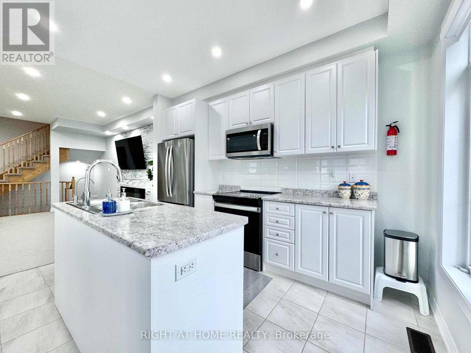 












39 - 113 HARTLEY AVENUE

,
Brant (Paris),




Ontario
N3L0K8

