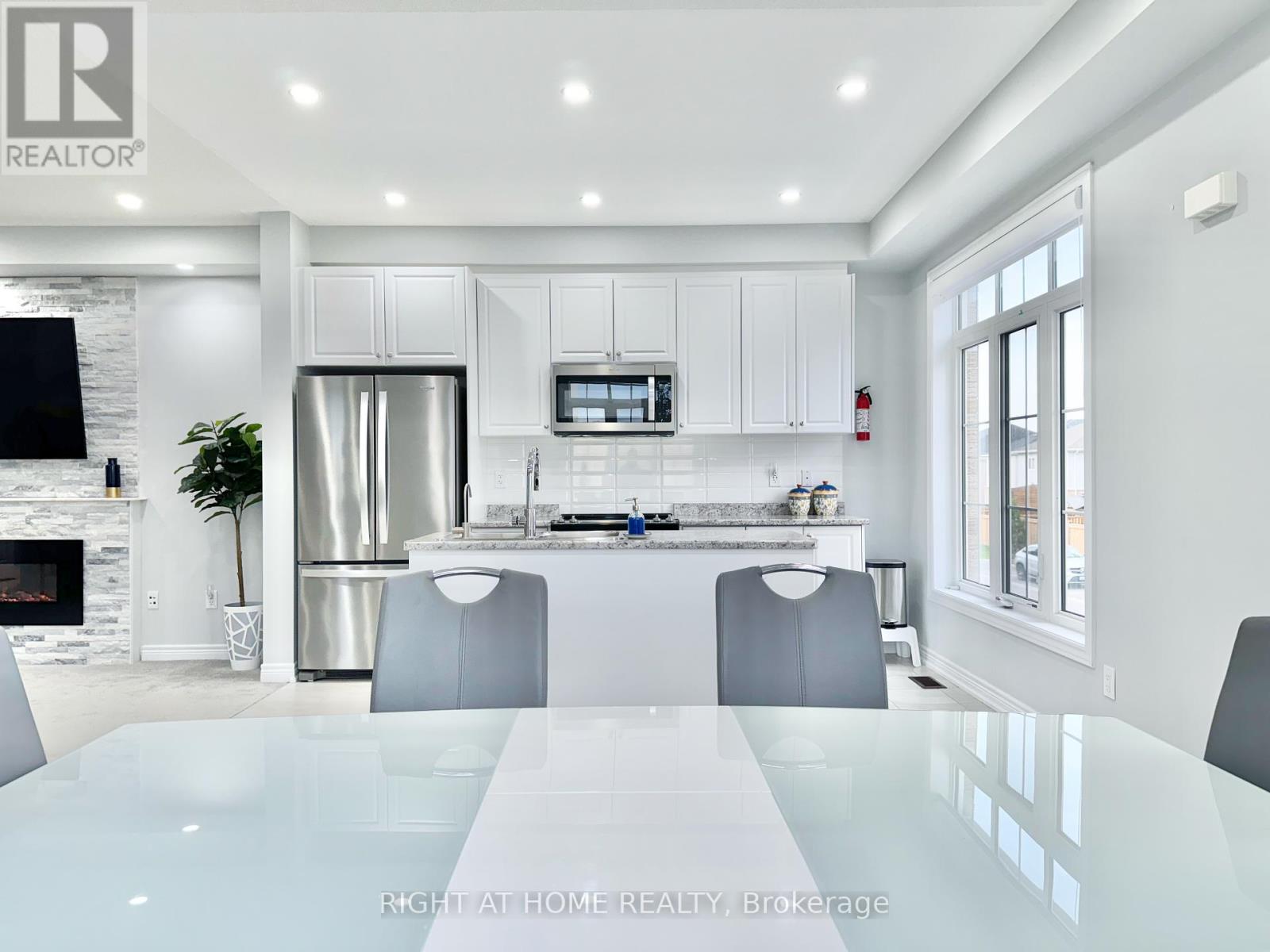 












39 - 113 HARTLEY AVENUE

,
Brant (Paris),




Ontario
N3L0K8

