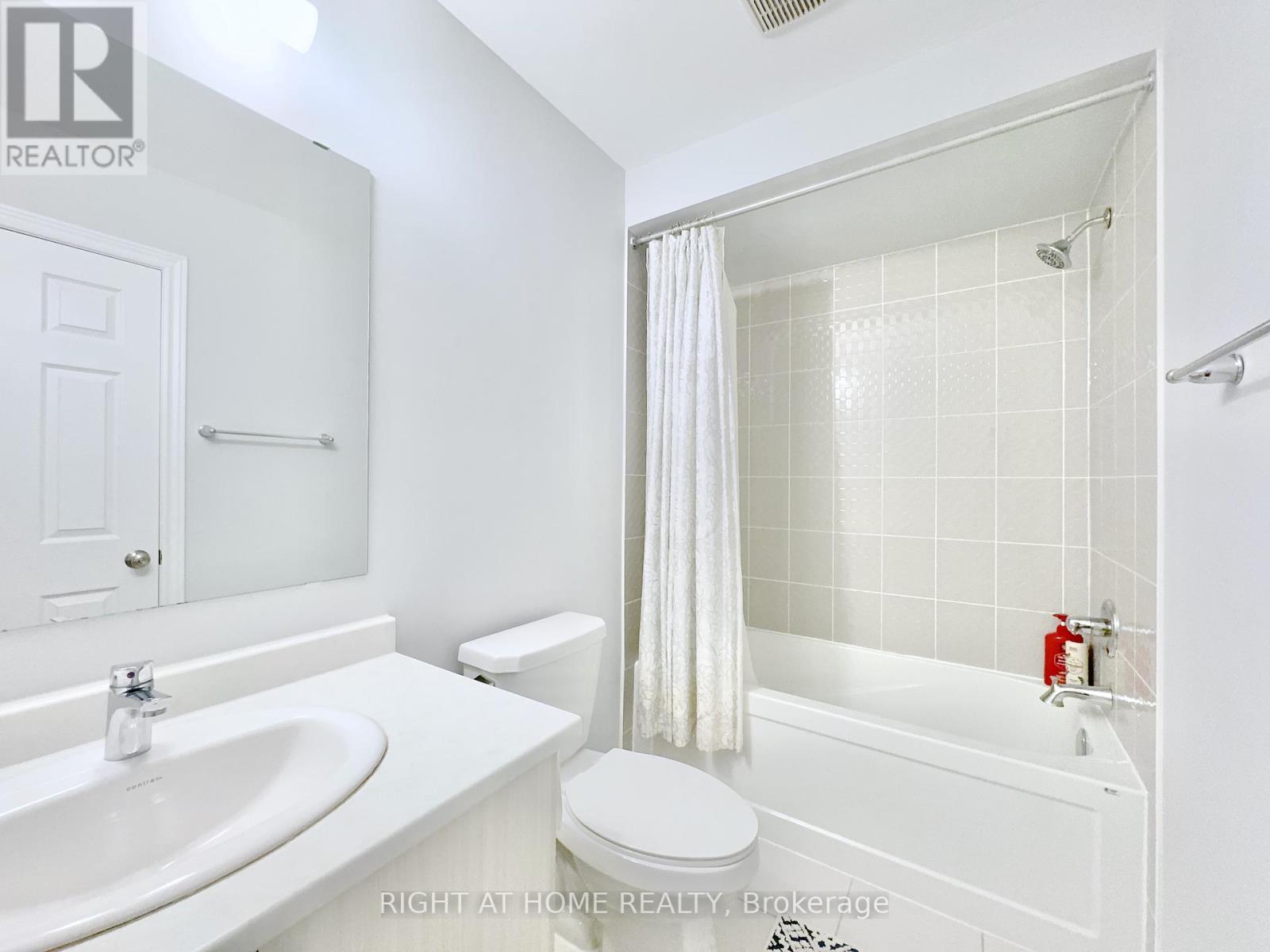 












39 - 113 HARTLEY AVENUE

,
Brant (Paris),




Ontario
N3L0K8

