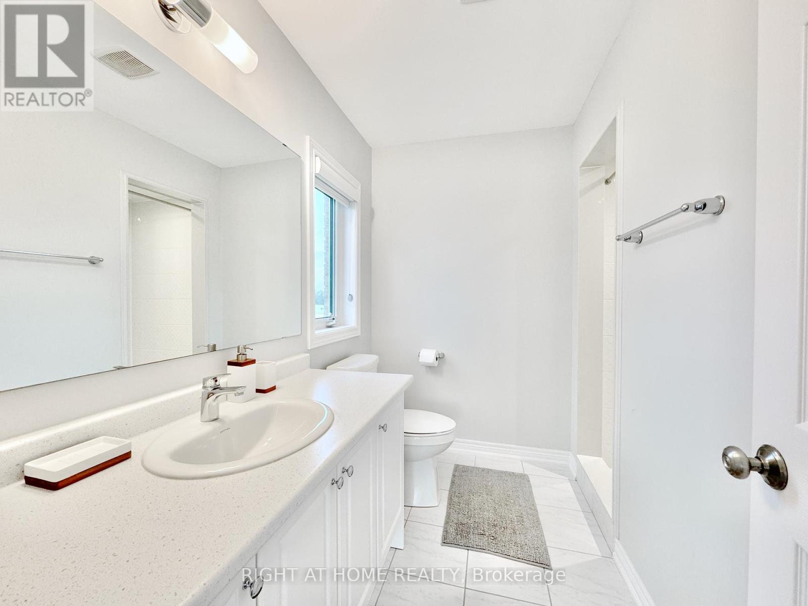 












39 - 113 HARTLEY AVENUE

,
Brant (Paris),




Ontario
N3L0K8


