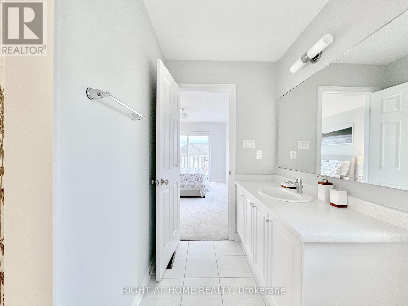 












39 - 113 HARTLEY AVENUE

,
Brant (Paris),




Ontario
N3L0K8

