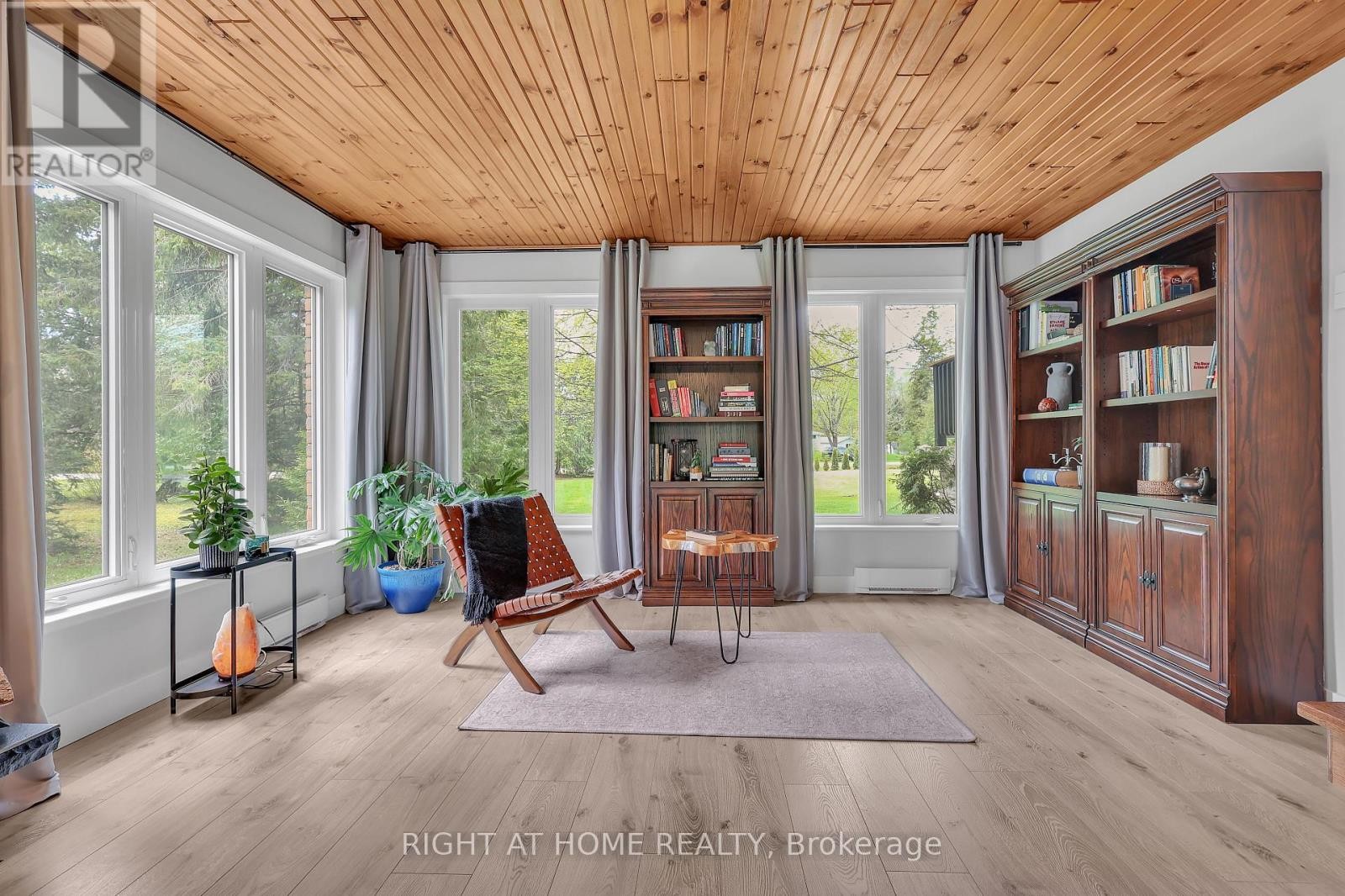 












119 STURGEON GLEN ROAD

,
Kawartha Lakes (Fenelon Falls),




Ontario
K0M1N0

