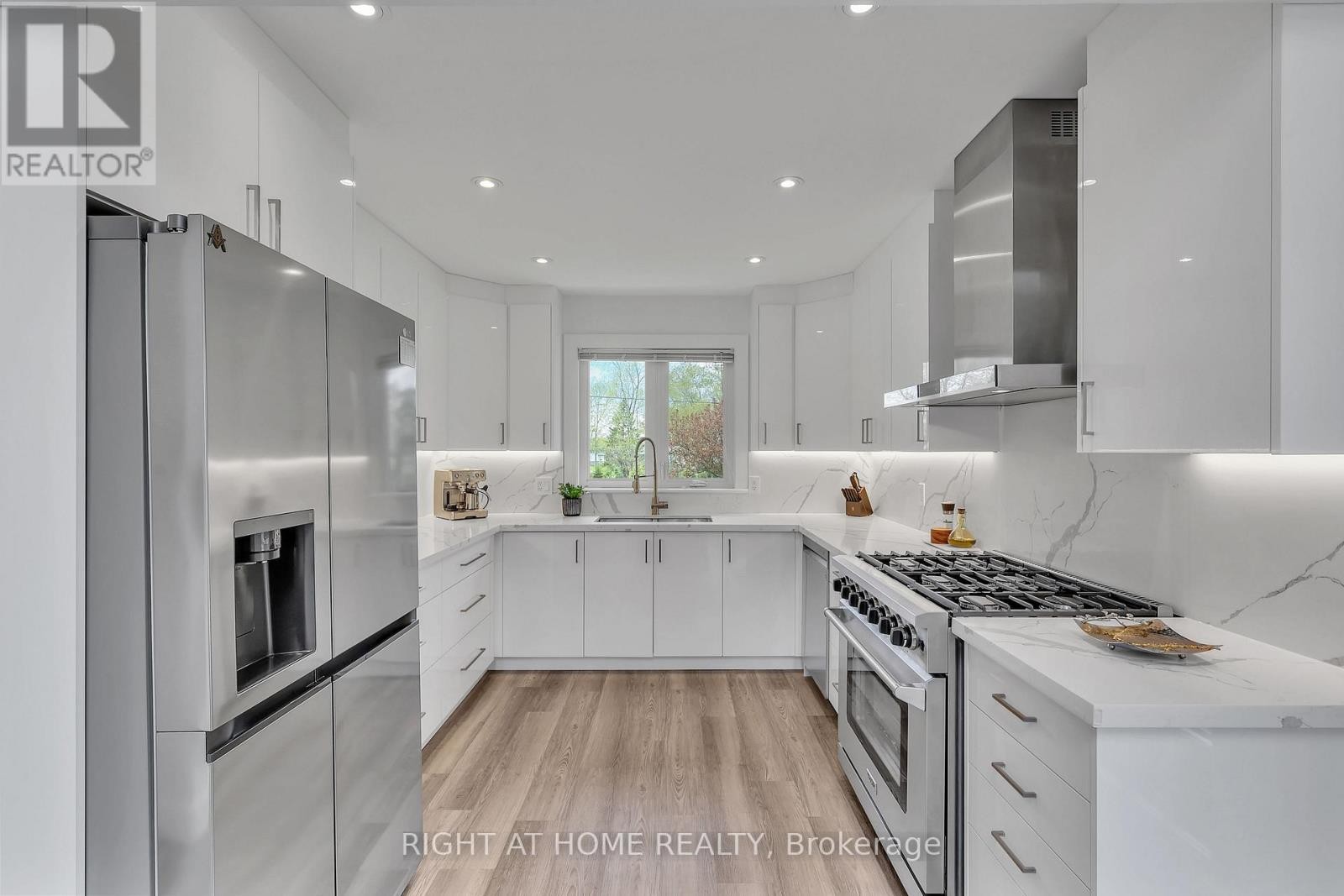 












119 STURGEON GLEN ROAD

,
Kawartha Lakes (Fenelon Falls),




Ontario
K0M1N0


