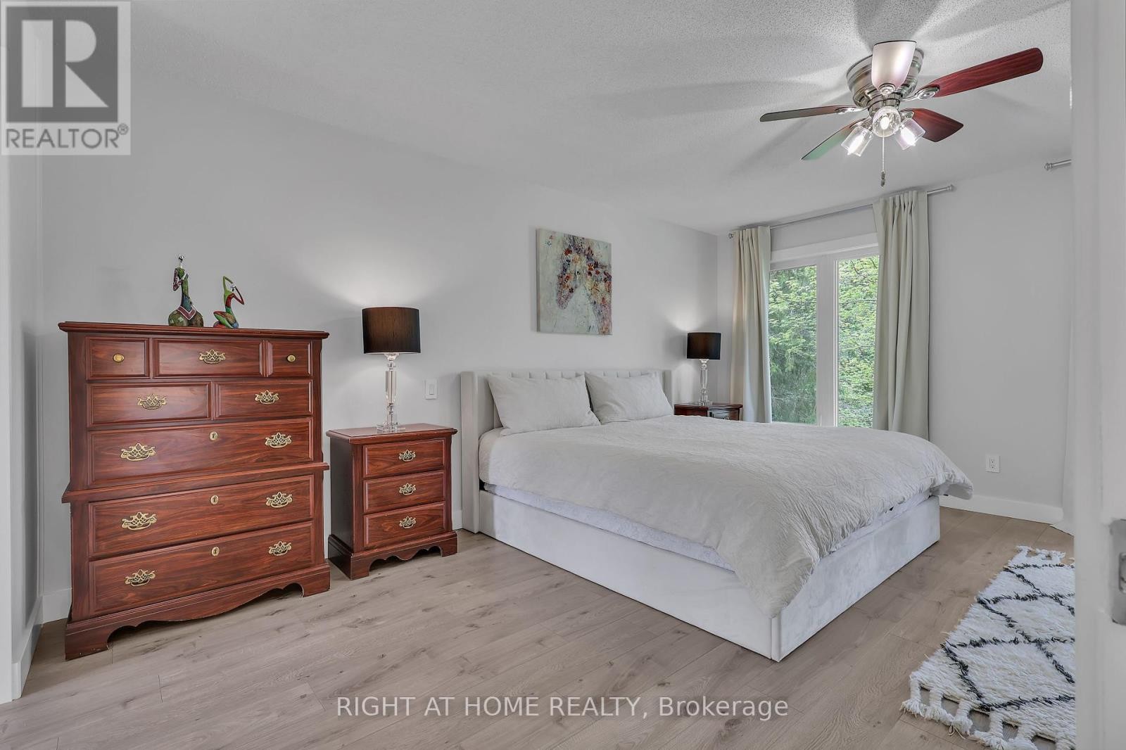 












119 STURGEON GLEN ROAD

,
Kawartha Lakes (Fenelon Falls),




Ontario
K0M1N0

