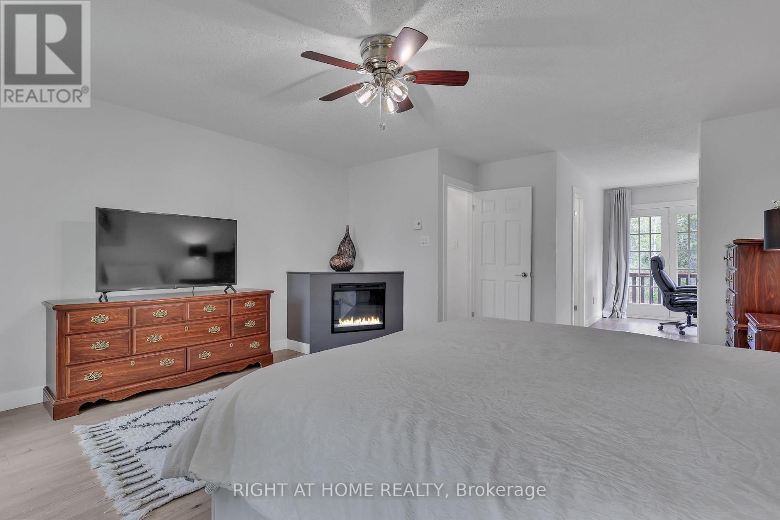 












119 STURGEON GLEN ROAD

,
Kawartha Lakes (Fenelon Falls),




Ontario
K0M1N0

