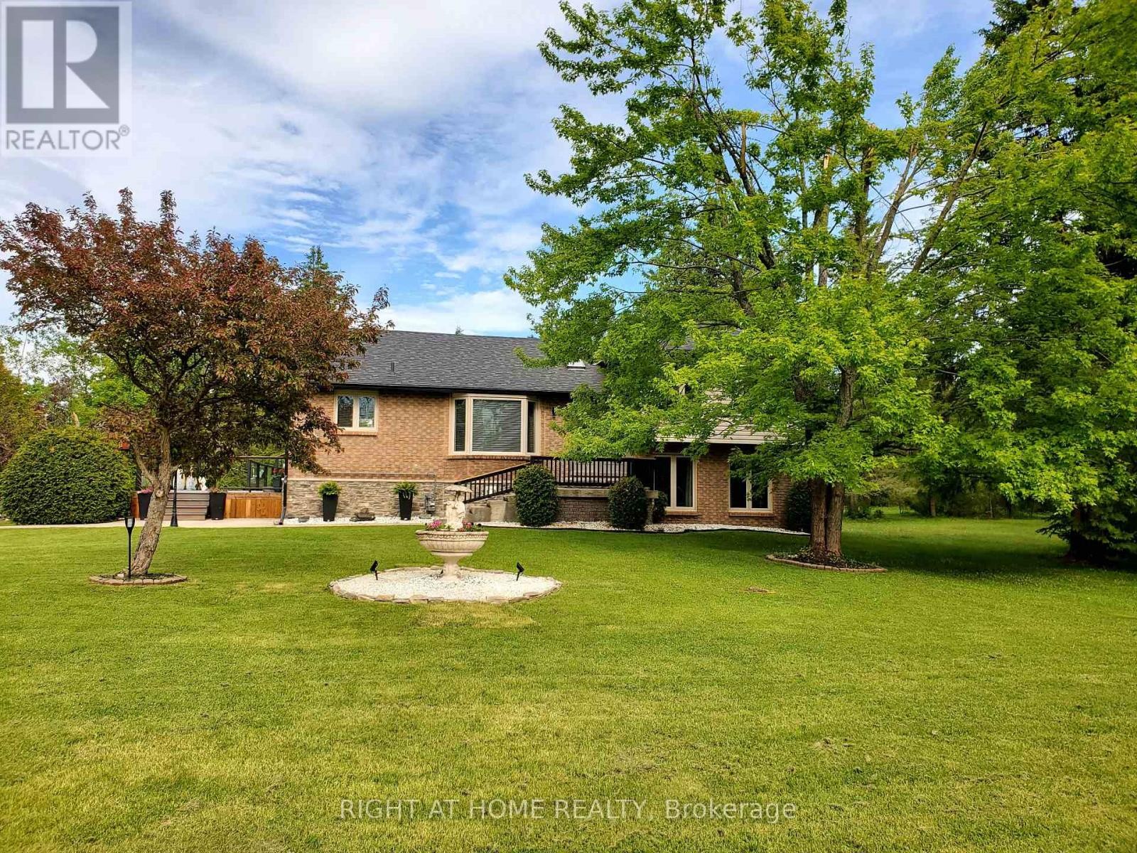 












119 STURGEON GLEN ROAD

,
Kawartha Lakes (Fenelon Falls),




Ontario
K0M1N0

