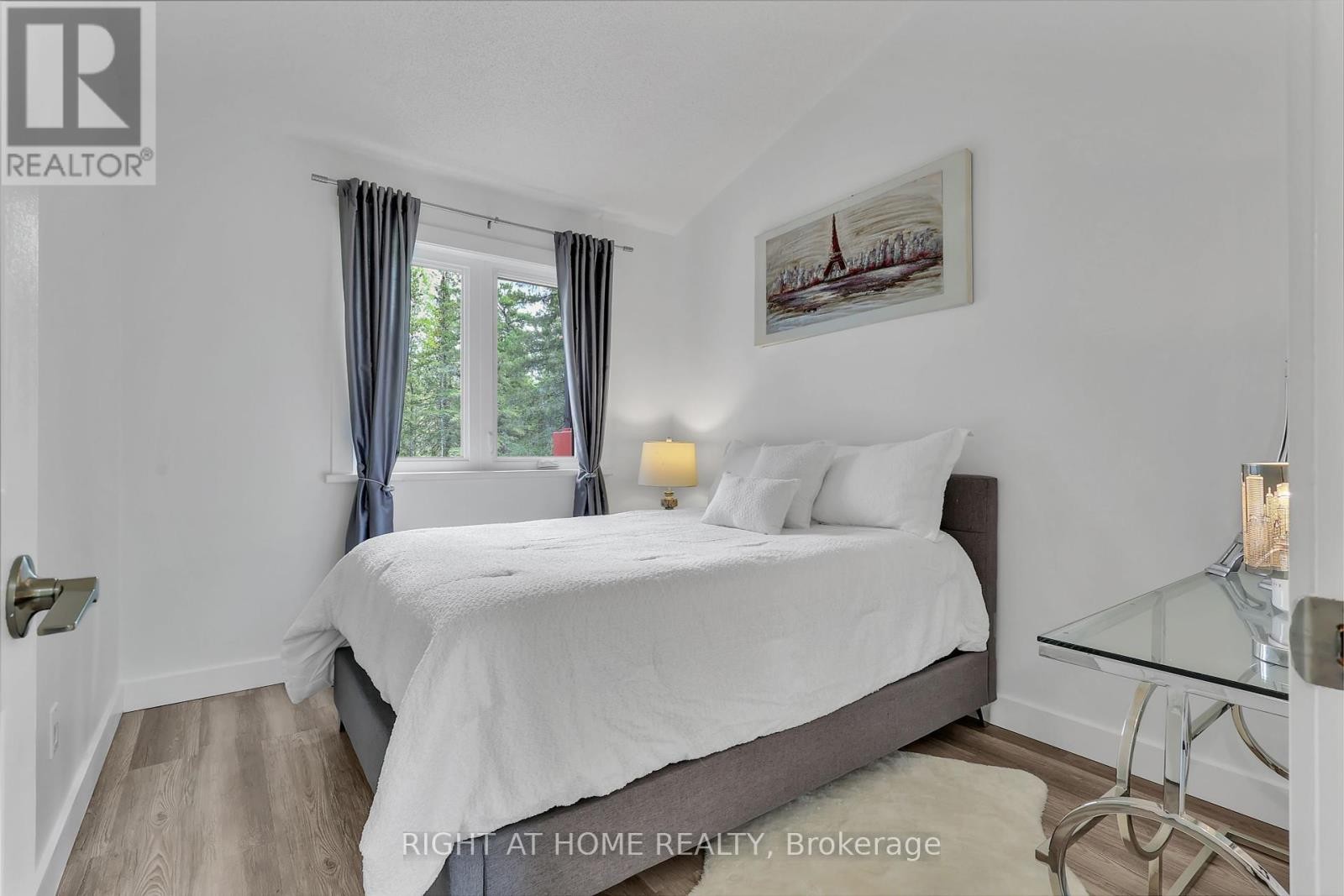 












119 STURGEON GLEN ROAD

,
Kawartha Lakes (Fenelon Falls),




Ontario
K0M1N0

