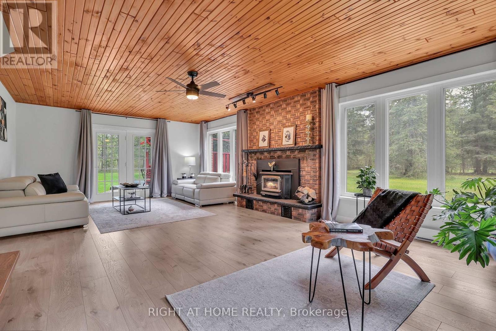 












119 STURGEON GLEN ROAD

,
Kawartha Lakes (Fenelon Falls),




Ontario
K0M1N0


