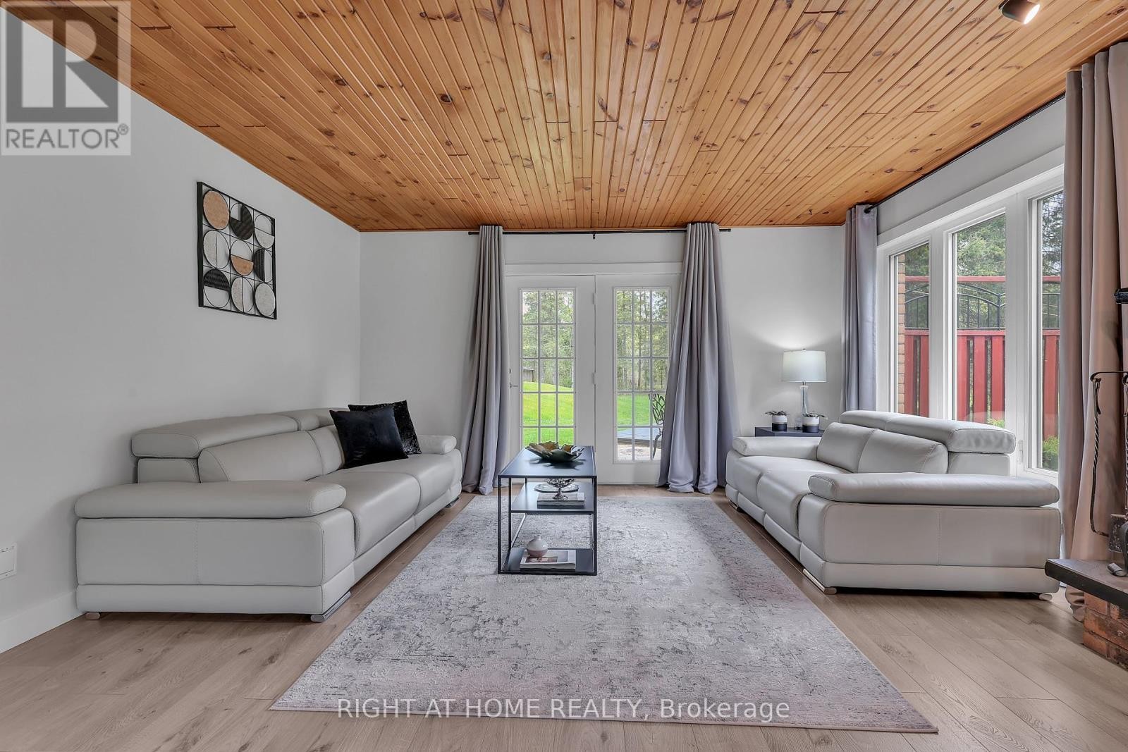 












119 STURGEON GLEN ROAD

,
Kawartha Lakes (Fenelon Falls),




Ontario
K0M1N0

