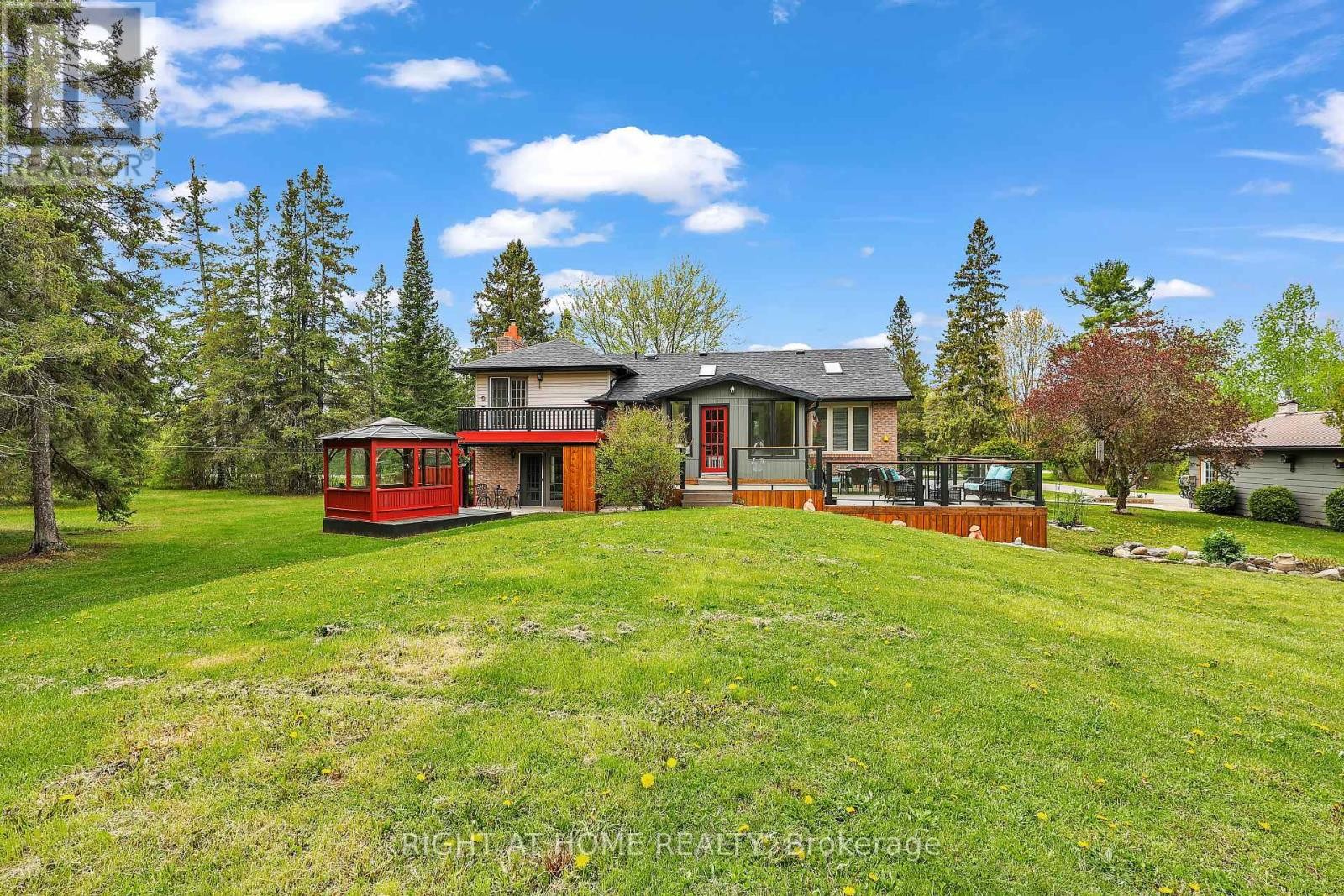 












119 STURGEON GLEN ROAD

,
Kawartha Lakes (Fenelon Falls),




Ontario
K0M1N0

