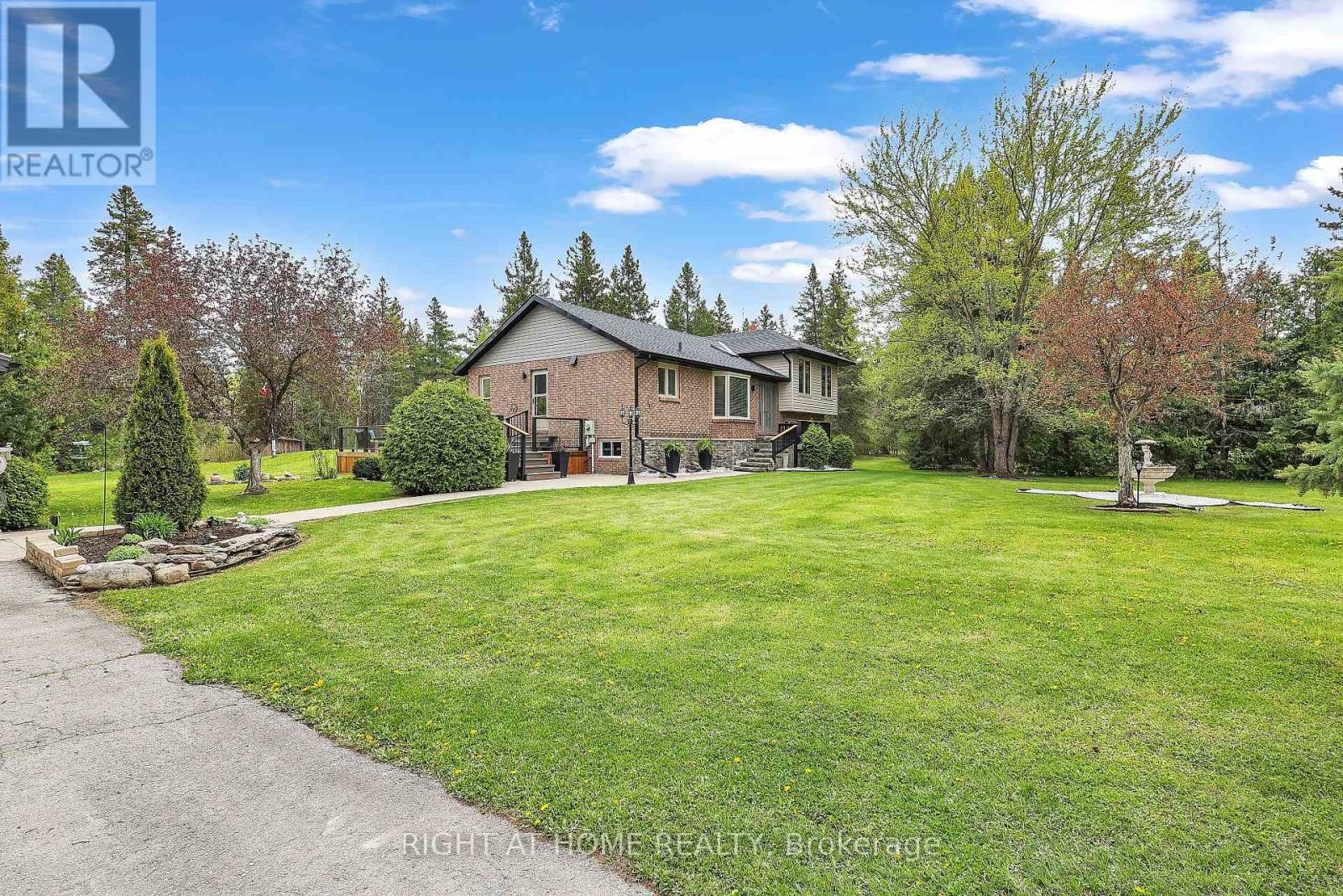 












119 STURGEON GLEN ROAD

,
Kawartha Lakes (Fenelon Falls),




Ontario
K0M1N0

