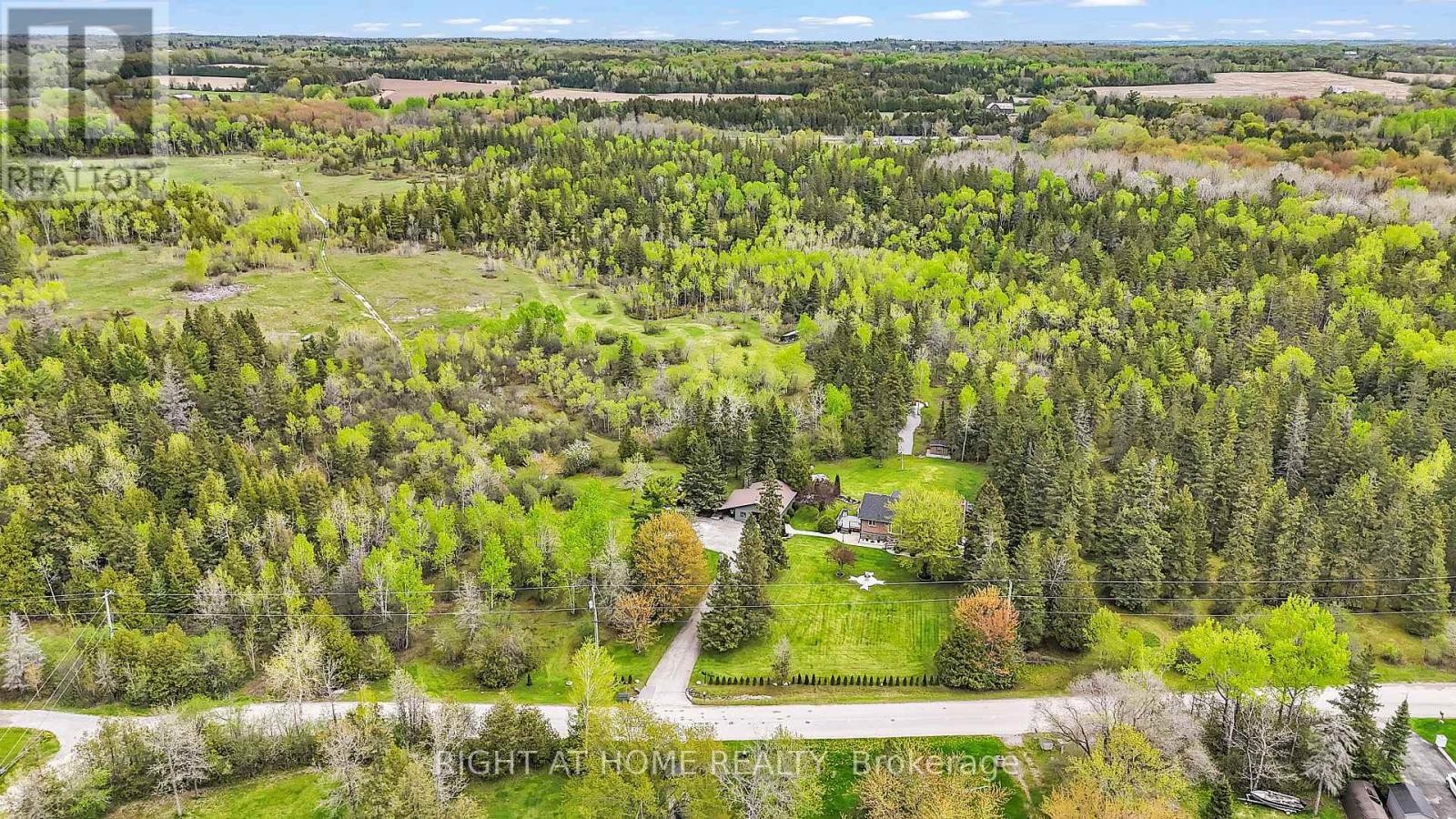 












119 STURGEON GLEN ROAD

,
Kawartha Lakes (Fenelon Falls),




Ontario
K0M1N0

