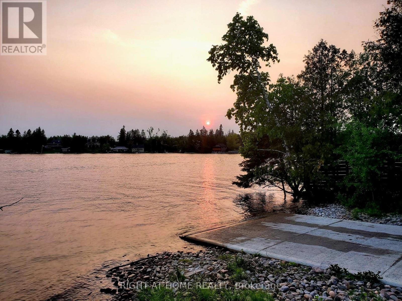 












119 STURGEON GLEN ROAD

,
Kawartha Lakes (Fenelon Falls),




Ontario
K0M1N0


