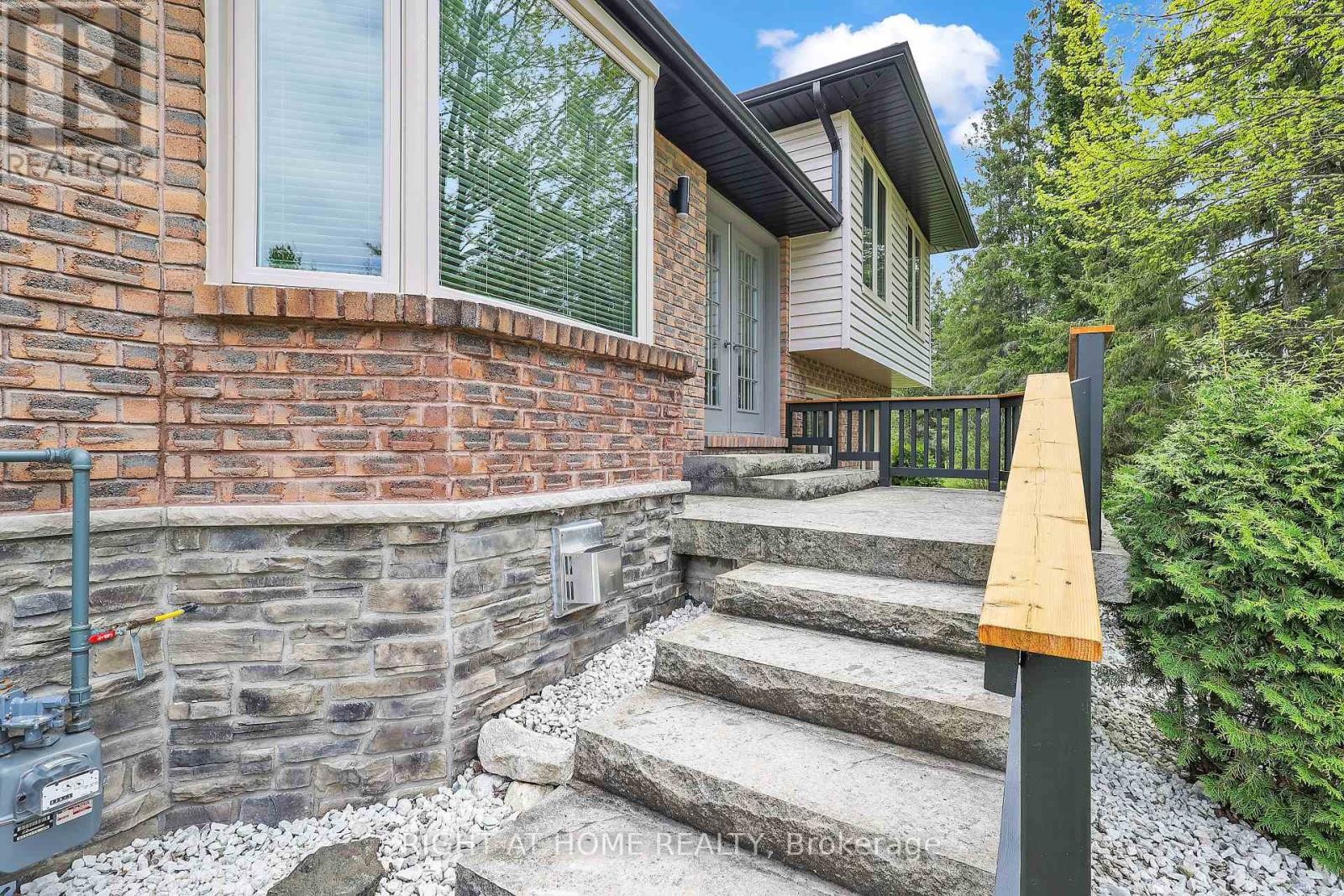 












119 STURGEON GLEN ROAD

,
Kawartha Lakes (Fenelon Falls),




Ontario
K0M1N0

