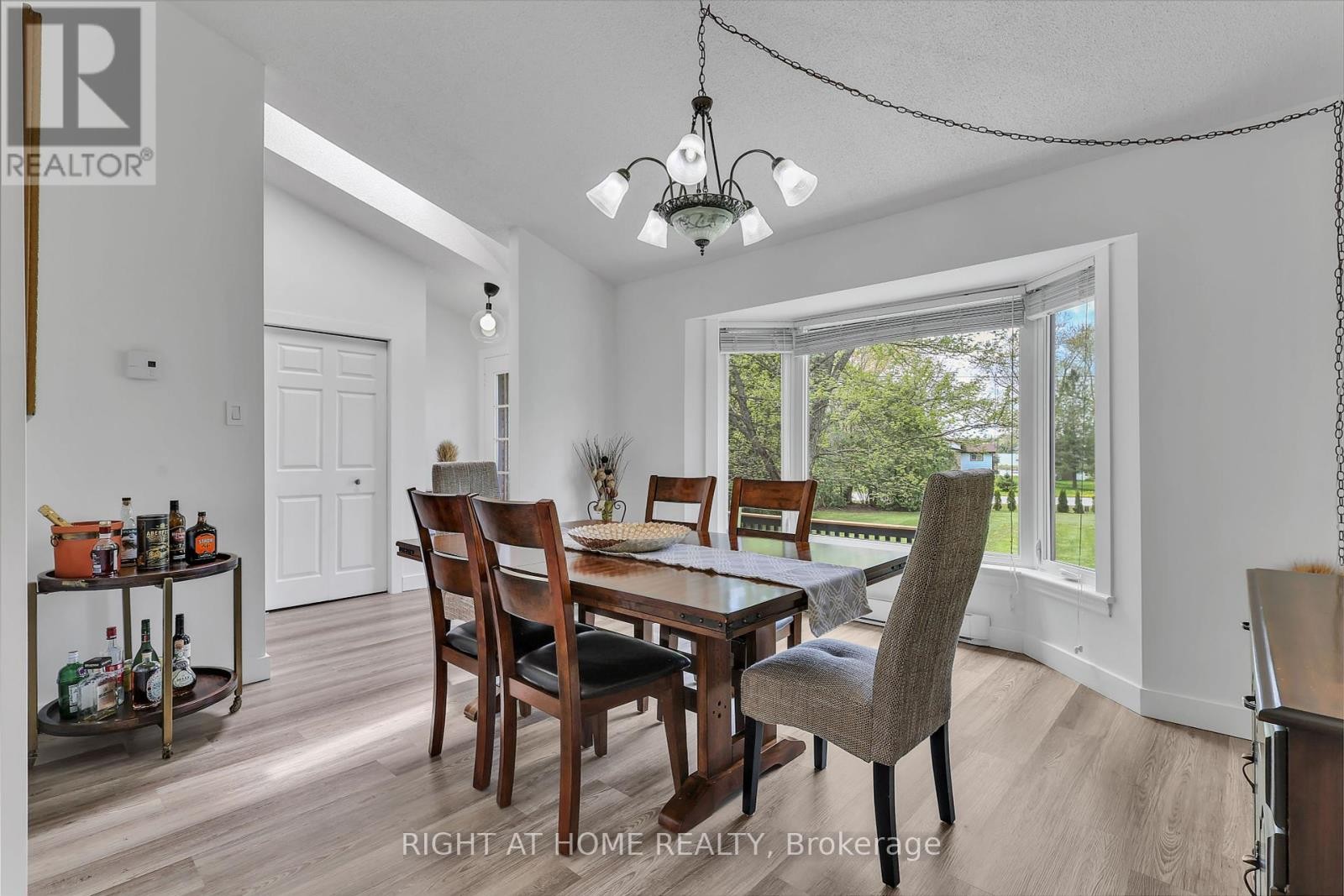 












119 STURGEON GLEN ROAD

,
Kawartha Lakes (Fenelon Falls),




Ontario
K0M1N0

