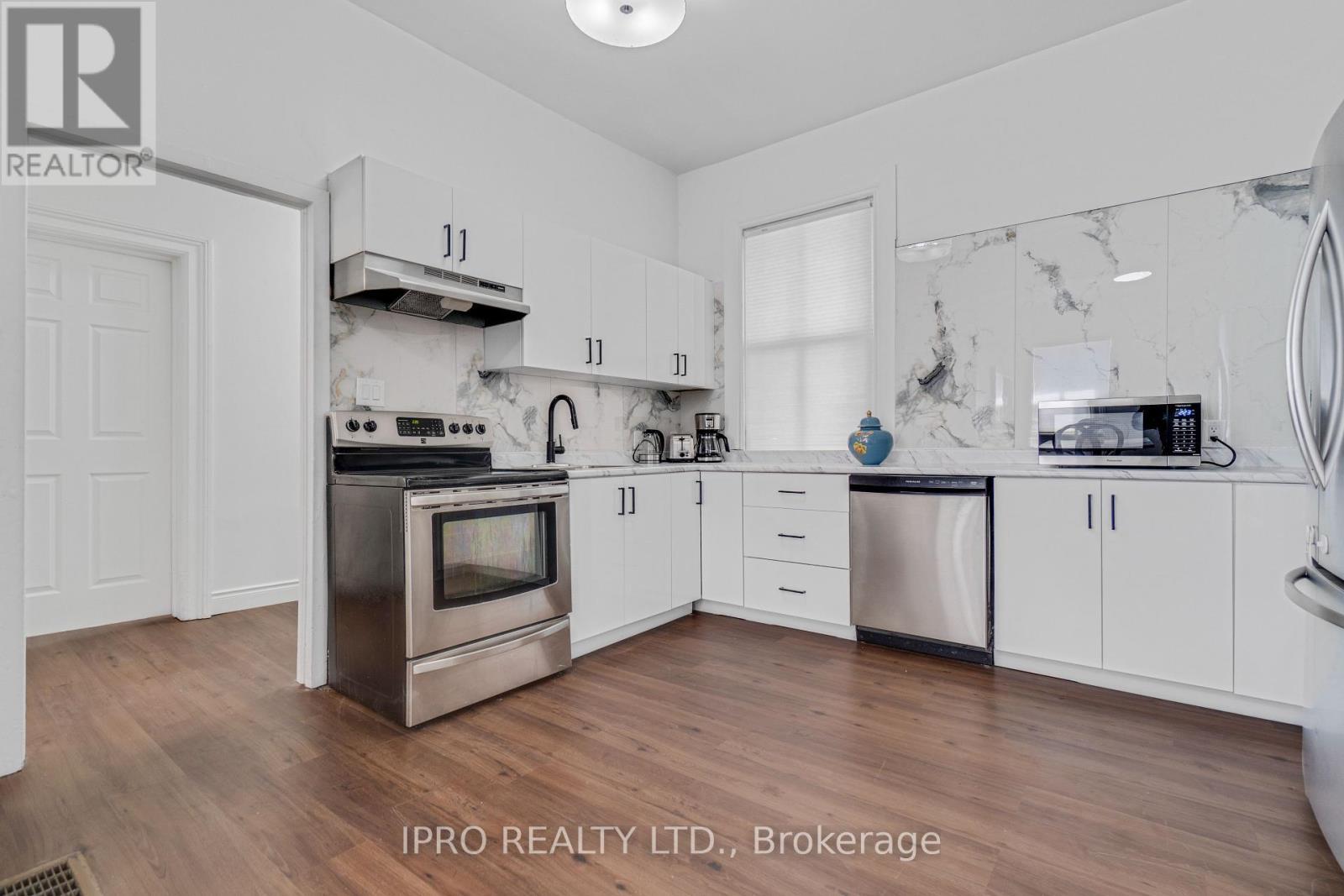 












368 SIMCOE STREET

,
London East (East K),




Ontario
N6B1J7


