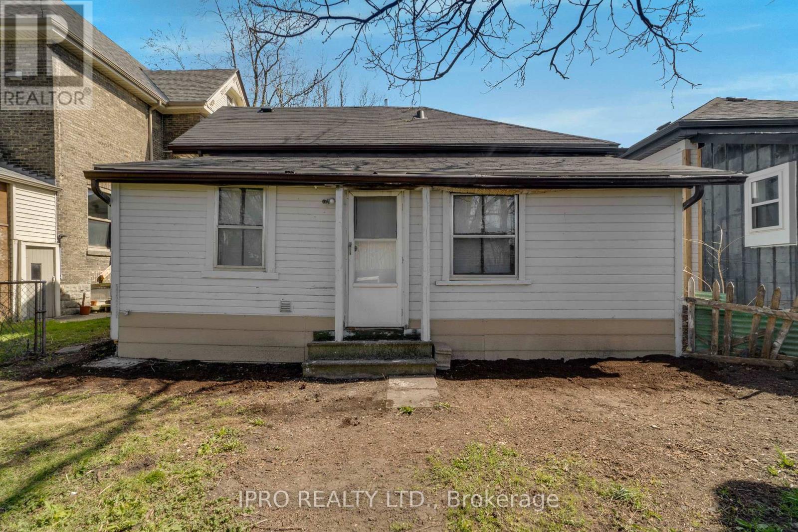 












368 SIMCOE STREET

,
London East (East K),




Ontario
N6B1J7

