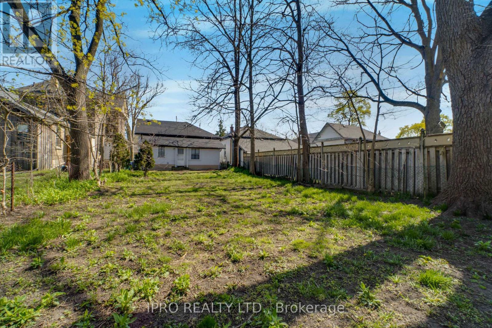 












368 SIMCOE STREET

,
London East (East K),




Ontario
N6B1J7

