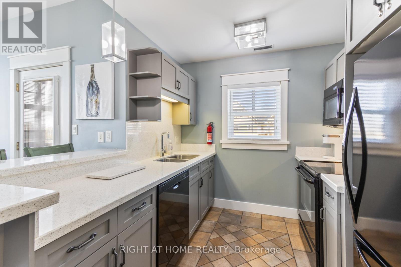 












229 - 130 FAIRWAY COURT

,
Blue Mountains,




Ontario
N3W1Y1

