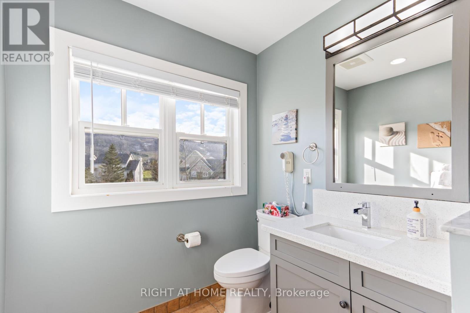 












229 - 130 FAIRWAY COURT

,
Blue Mountains,




Ontario
N3W1Y1

