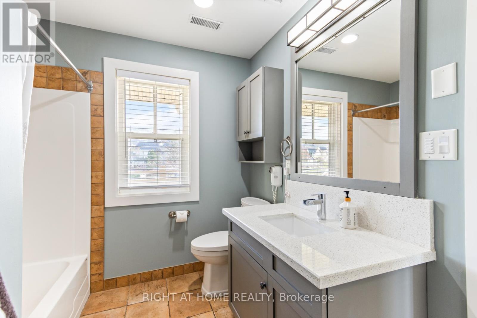 












229 - 130 FAIRWAY COURT

,
Blue Mountains,




Ontario
N3W1Y1


