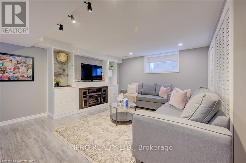 












298 TREMAINE CRESCENT

,
Kitchener,




Ontario
N2A4L8

