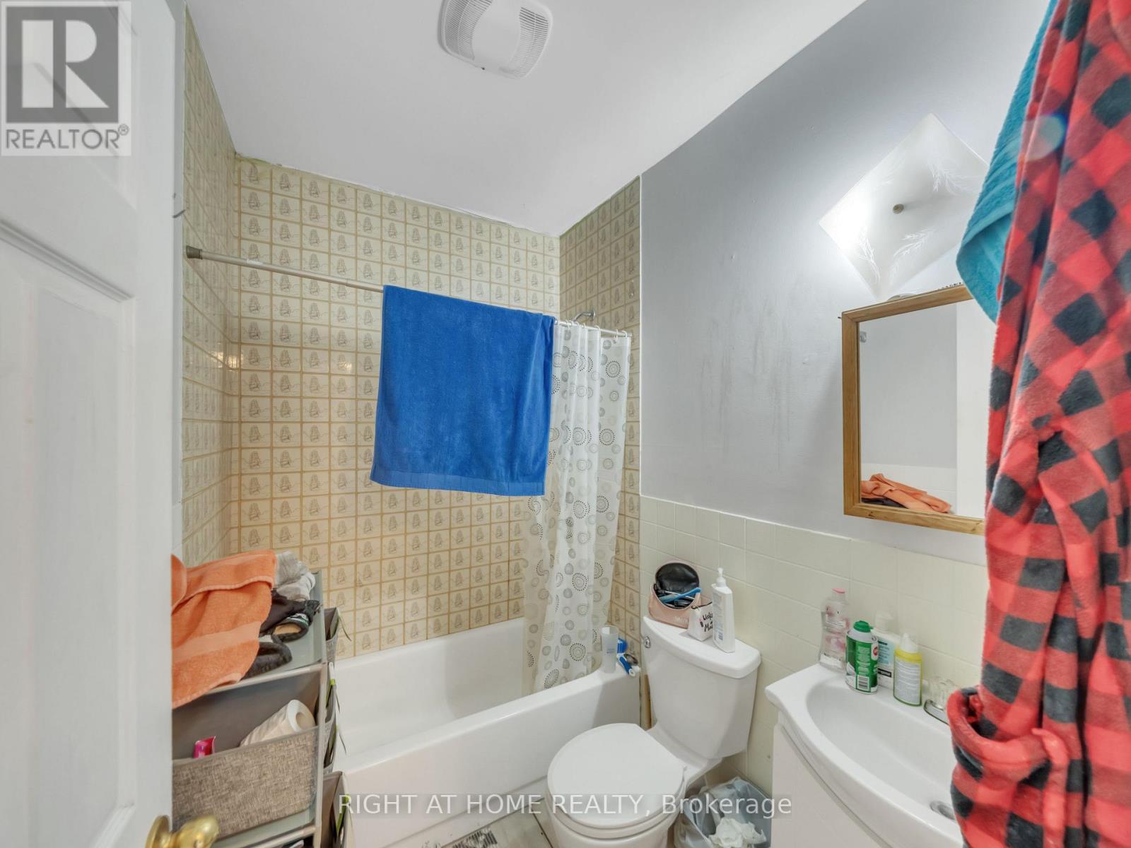 












279 DROUILLARD ROAD

,
Windsor,




Ontario
N8Y2P4


