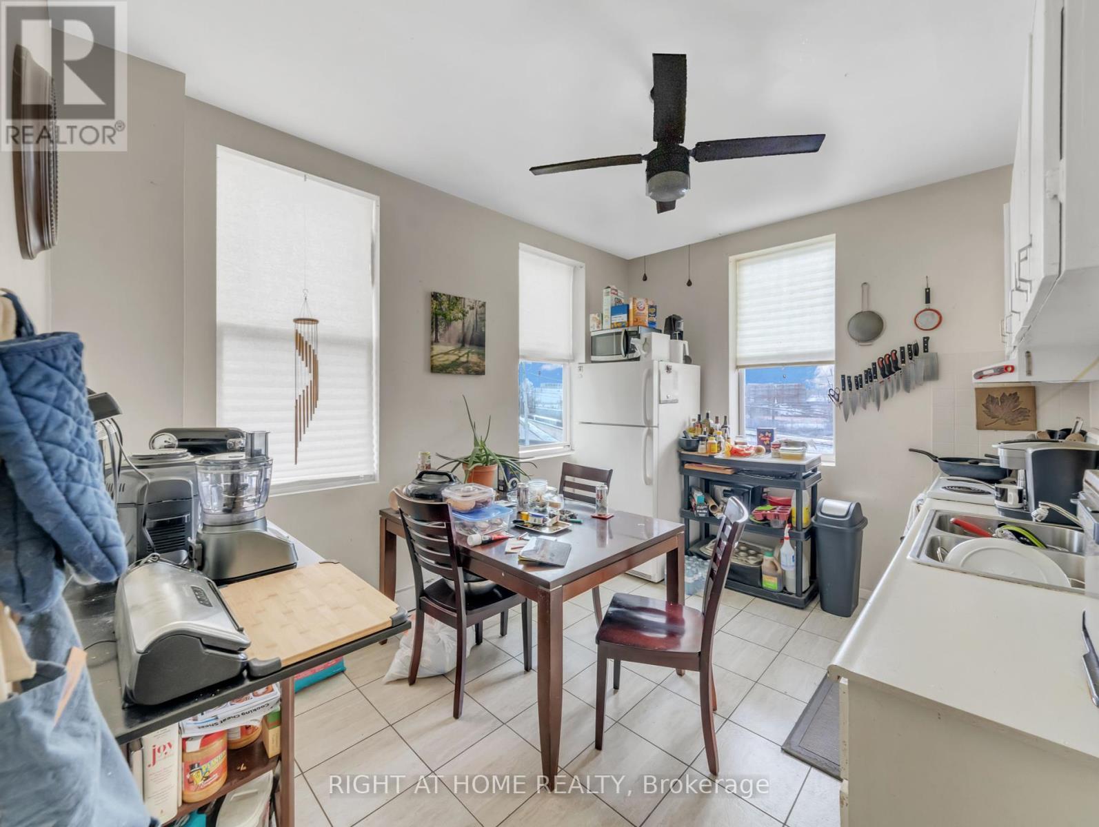 












279 DROUILLARD ROAD

,
Windsor,




Ontario
N8Y2P4

