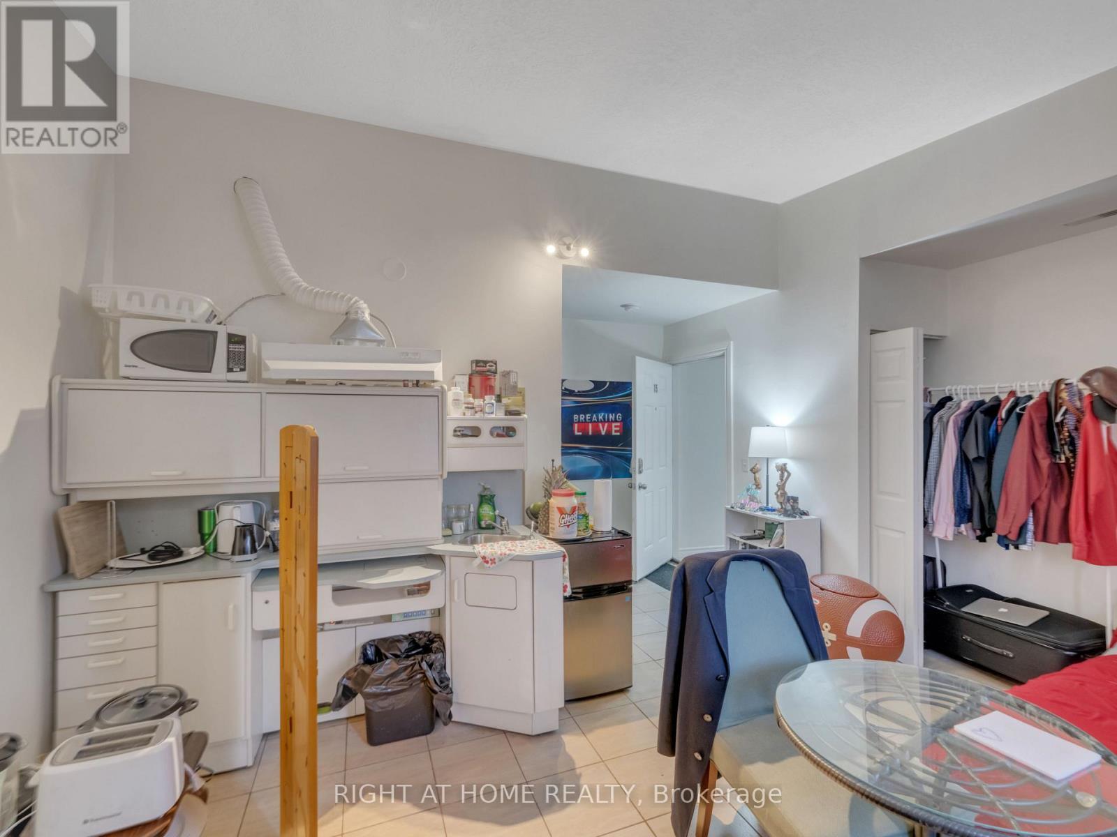 












279 DROUILLARD ROAD

,
Windsor,




Ontario
N8Y2P4

