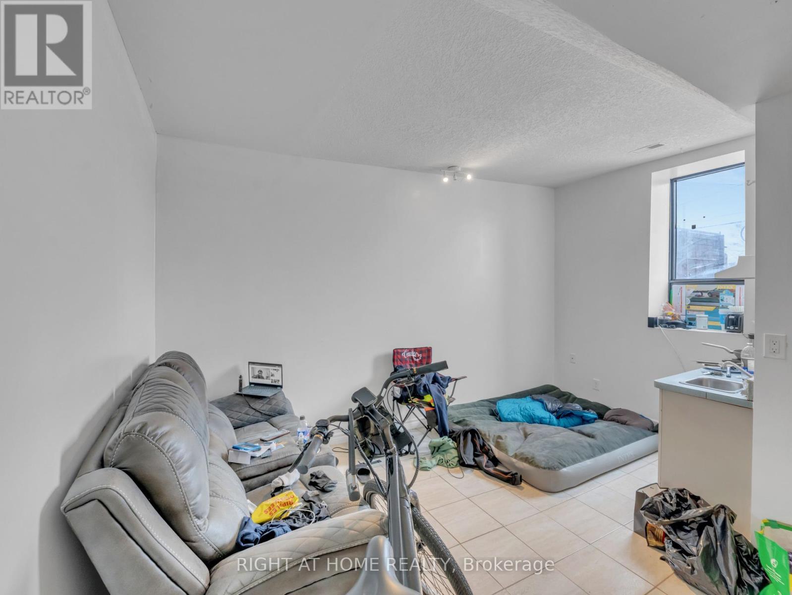 












279 DROUILLARD ROAD

,
Windsor,




Ontario
N8Y2P4

