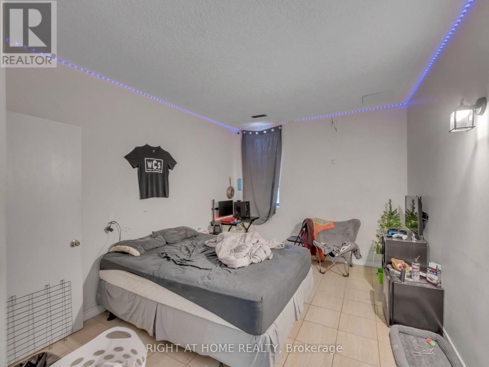 












279 DROUILLARD ROAD

,
Windsor,




Ontario
N8Y2P4


