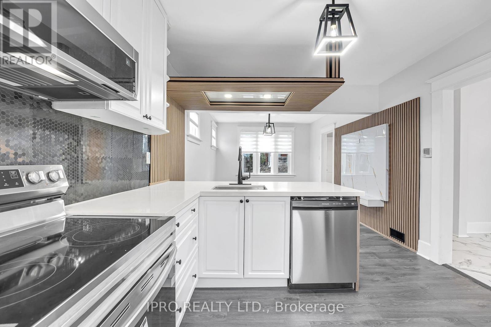 












436 COURTLAND AVENUE E

,
Kitchener,




Ontario
N2G2W4

